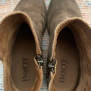 Brand New- Born Women's Tan Leather Ankle Boots. Best Fall bootie!